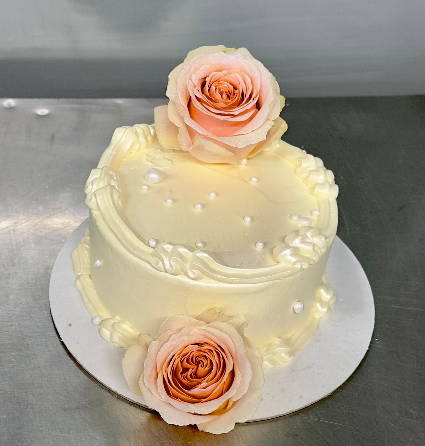 Rose decorated cake