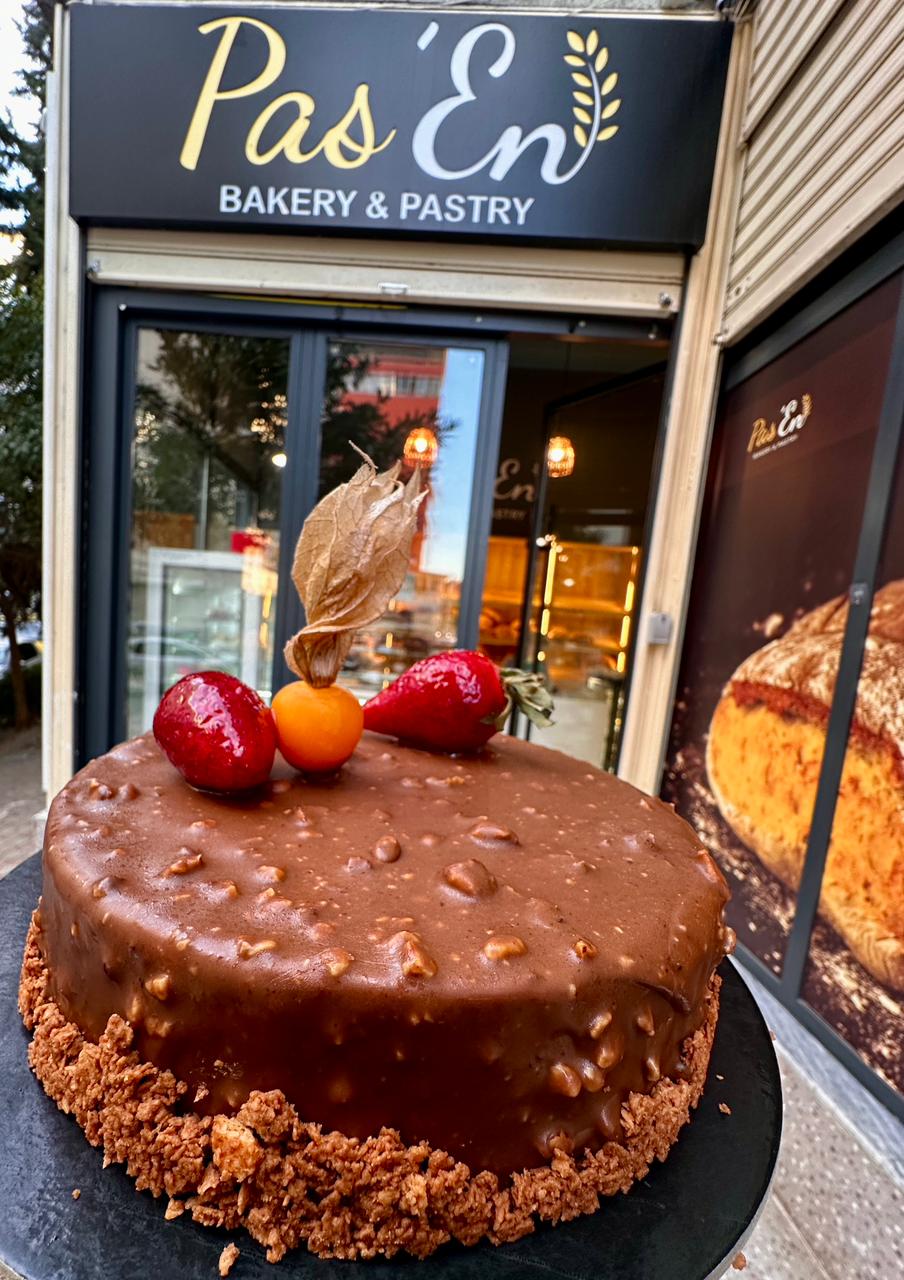 Pas’En bakery storefront with cake